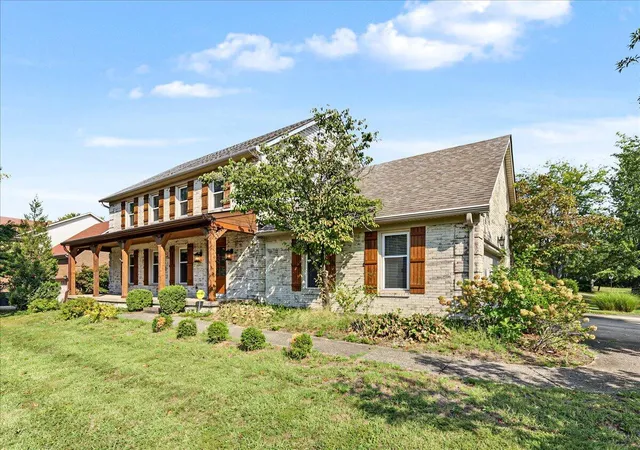 Photo 3 of Single family home for sale at 2501 Abbeywood Pl, Lexington, KY 40515 | MLS# 26025834 | Listing updated on 2026-10-13