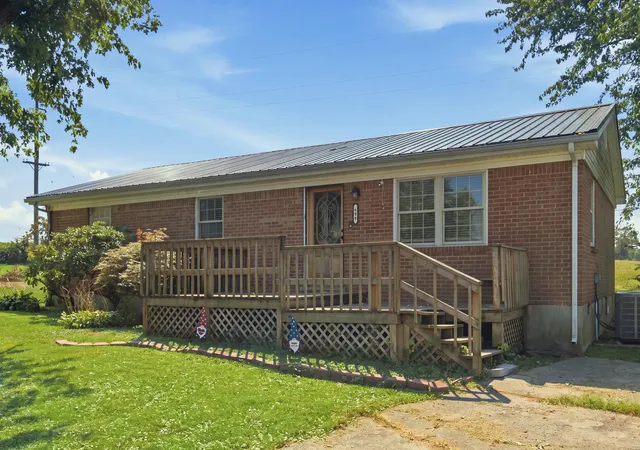 Photo 3 of Single family home for sale at 104 Dogwood Ct, Danville, KY 40422 | MLS# 26025969 | Listing updated on 2026-10-13