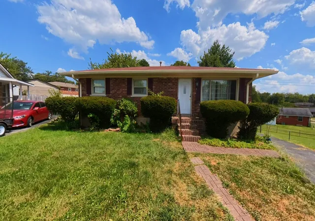 Photo 1 of Sale Pending at 501 Kildare Ct, Lexington, KY 40511 | MLS# 26025896 | Listing updated on 2026-10-13