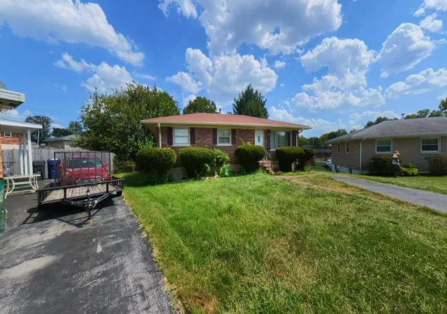 Photo 2 of Sale Pending at 501 Kildare Ct, Lexington, KY 40511 | MLS# 26025896 | Listing updated on 2026-10-13