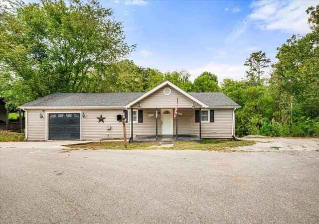Photo 1 of Single family home for sale at 282 London Ave, Corbin, KY 40701 | MLS# 26025982 | Listing updated on 2026-10-13