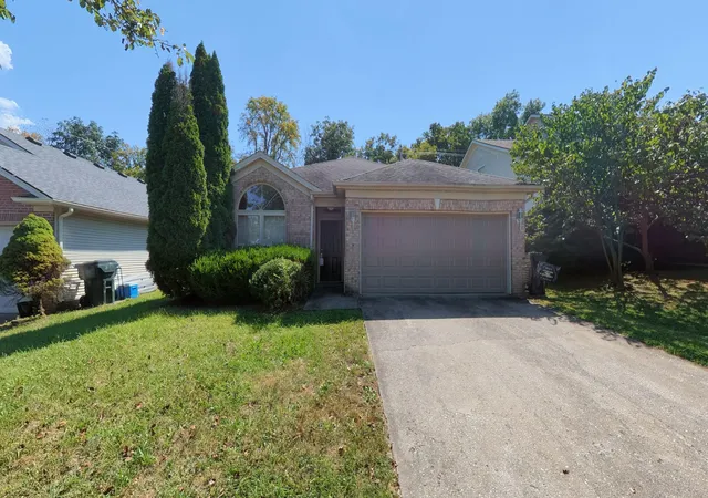 Photo 1 of Sale Pending at 885 Henderson Dr, Lexington, KY 40515 | MLS# 26025895 | Listing updated on 2026-10-13