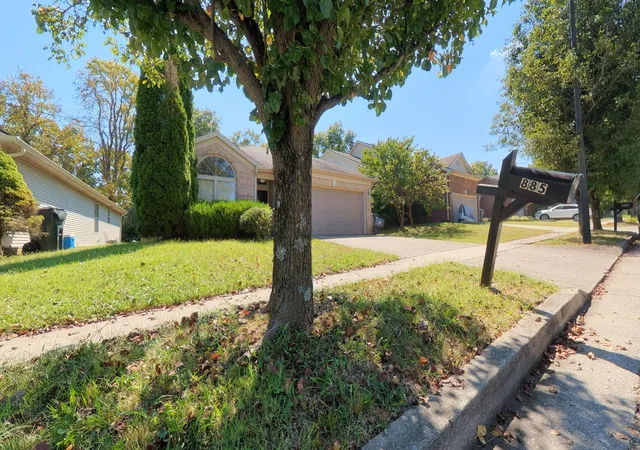 Photo 2 of Sale Pending at 885 Henderson Dr, Lexington, KY 40515 | MLS# 26025895 | Listing updated on 2026-10-13