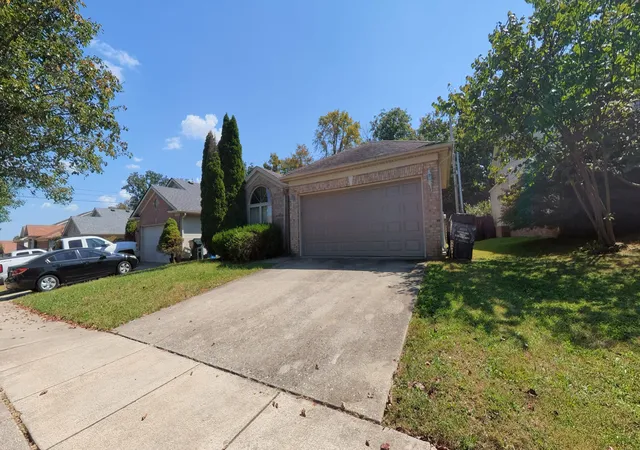 Photo 3 of Sale Pending at 885 Henderson Dr, Lexington, KY 40515 | MLS# 26025895 | Listing updated on 2026-10-13