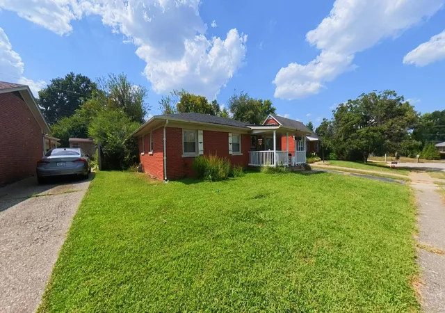 Photo 1 of Sale Pending at 412 Sandalwood Dr, Lexington, KY 40505 | MLS# 26025893 | Listing updated on 2026-10-13