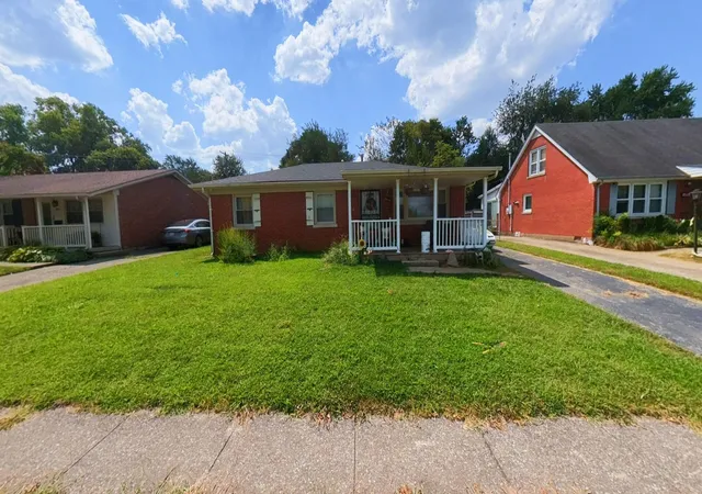 Photo 2 of Sale Pending at 412 Sandalwood Dr, Lexington, KY 40505 | MLS# 26025893 | Listing updated on 2026-10-13