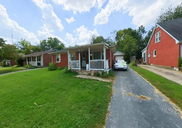 Photo 3 of Sale Pending at 412 Sandalwood Dr, Lexington, KY 40505 | MLS# 26025893 | Listing updated on 2026-10-13