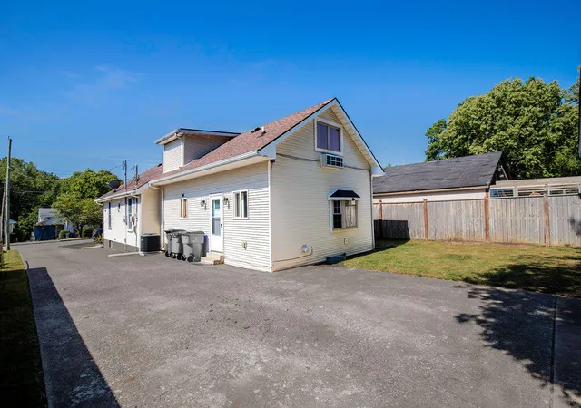 Photo 2 of Single family home for sale at 109 Fairlawn Ave, Lexington, KY 40505 | MLS# 26025833 | Listing updated on 2026-10-23