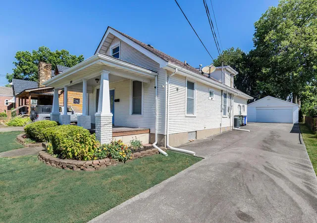 Photo 3 of Single family home for sale at 109 Fairlawn Ave, Lexington, KY 40505 | MLS# 26025833 | Listing updated on 2026-10-23