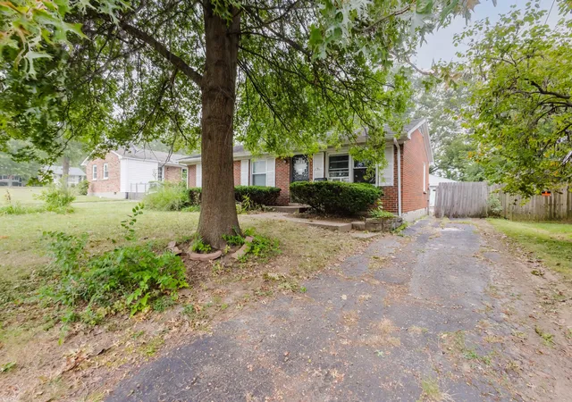 Photo 3 of Sale Pending at 3793 Temple Dr, Lexington, KY 40517 | MLS# 26025891 | Listing updated on 2026-10-13