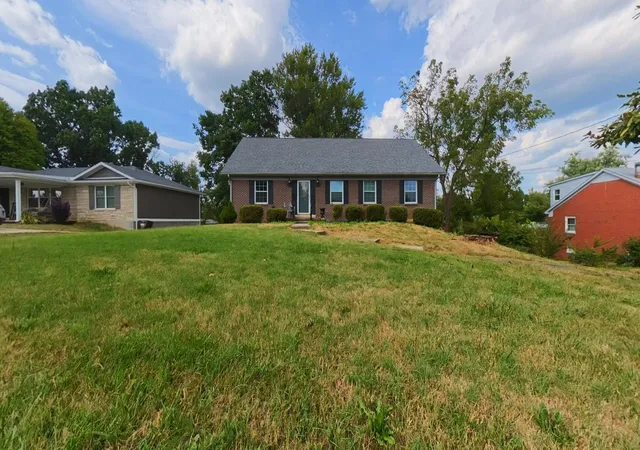 Photo 2 of Sale Pending at 4203 Winchester Rd, Lexington, KY 40509 | MLS# 26025888 | Listing updated on 2026-10-13