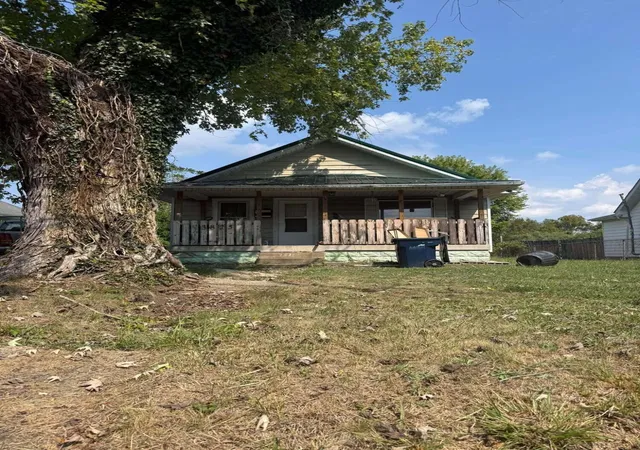 Single family home for sale at 3825 Cactus St, Ashland, KY 41101 | MLS# 26025845