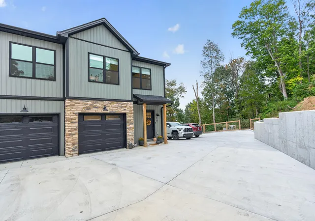 Photo 3 of Condo for sale at 107 Walker Ln, Lancaster, KY 40444 | MLS# 26025881 | Listing updated on 2026-10-21