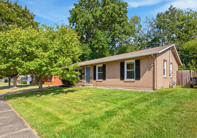 Photo 2 of Sale Pending at 2168 Lansill Rd, Lexington, KY 40504 | MLS# 26025863 | Listing updated on 2026-10-17