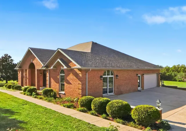 Photo 3 of Sale Pending at 299 Mccrosky Pike, Harrodsburg, KY 40330 | MLS# 26025946 | Listing updated on 2026-10-17