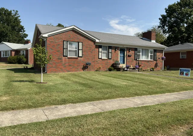 Photo 3 of Single family home for sale at 345 College, Harrodsburg, KY 40330 | MLS# 26025861 | Listing updated on 2026-10-15