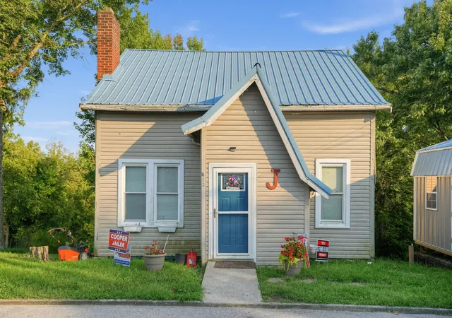 Photo 1 of Single family home for sale at 63 Bentley Ct, Mount Olivet, KY 41064 | MLS# 26025855 | Listing updated on 2026-10-22