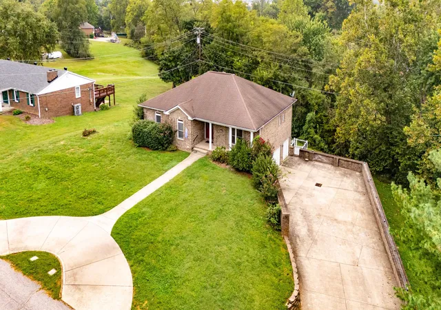 Photo 3 of Single family home for sale at 713 Winterhaven Ln, Frankfort, KY 40601 | MLS# 26026664 | Listing updated on 2026-10-13