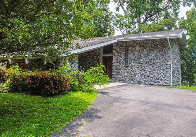 Photo 1 of Single family home for sale at 1135 Tenne Vue Dr, Paducah, KY 42003 | MLS# 26026551 | Listing updated on 2026-09-25