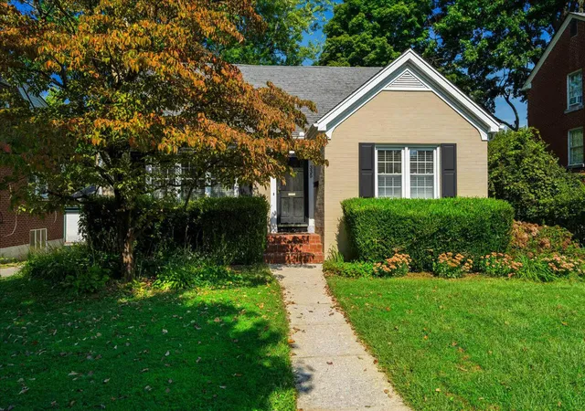 Photo 1 of Single family home for sale at 335 Queensway Dr, Lexington, KY 40502 | MLS# 26025906 | Listing updated on 2026-10-13