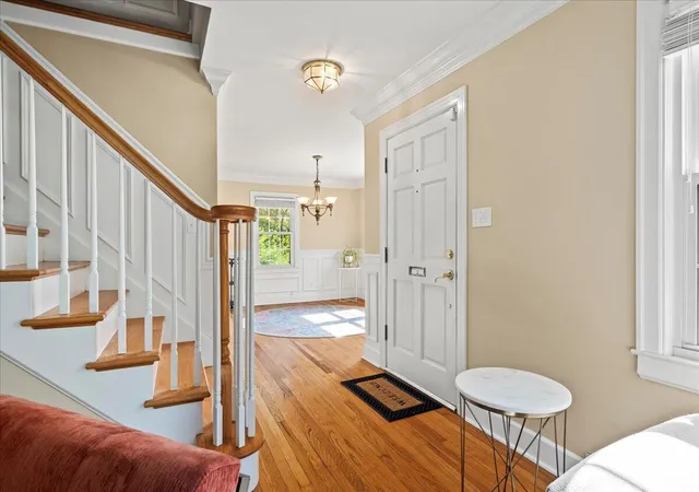 Photo 3 of Single family home for sale at 335 Queensway Dr, Lexington, KY 40502 | MLS# 26025906 | Listing updated on 2026-10-13