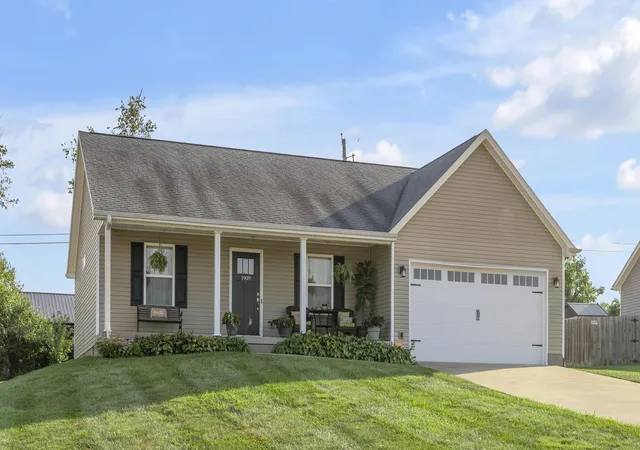 Photo 1 of Single family home for sale at 1909 Joseph Ct, Lawrenceburg, KY 40342 | MLS# 26025923 | Listing updated on 2026-10-13
