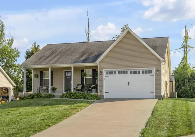 Photo 2 of Single family home for sale at 1909 Joseph Ct, Lawrenceburg, KY 40342 | MLS# 26025923 | Listing updated on 2026-10-13