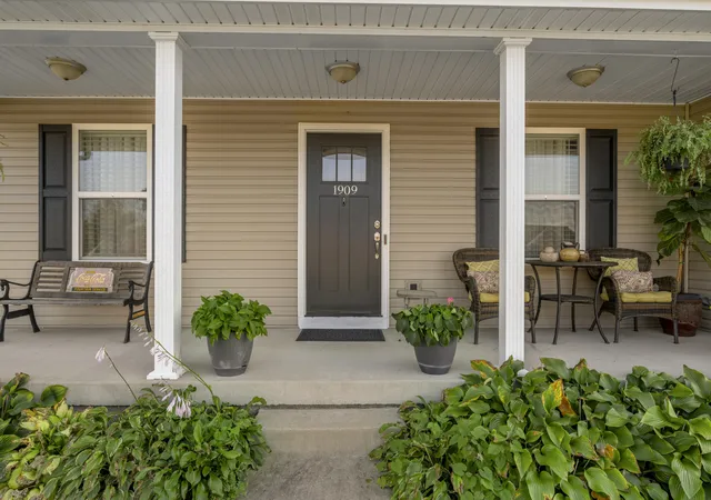 Photo 4 of Single family home for sale at 1909 Joseph Ct, Lawrenceburg, KY 40342 | MLS# 26025923 | Listing updated on 2026-10-13