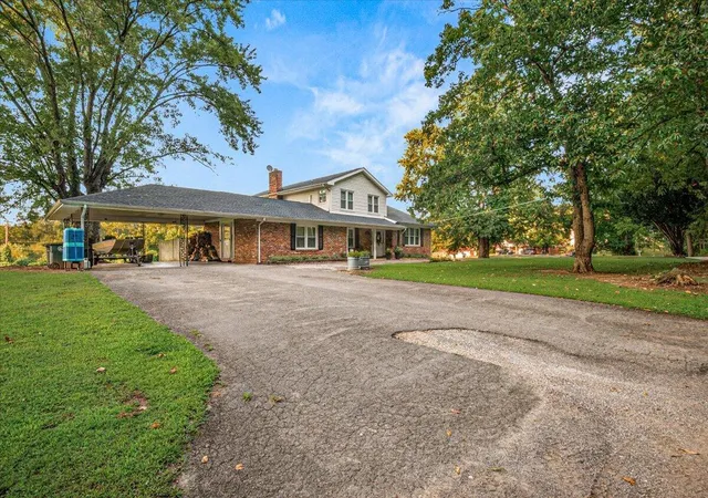 Photo 3 of Single family home for sale at 288 N 6th Street, Williamsburg, KY 40769 | MLS# 26026519 | Listing updated on 2026-10-13