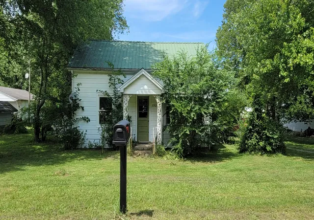 Photo 1 of Single family home for sale at 5901 Carr Rd, Paducah, KY 42001 | MLS# 26026503 | Listing updated on 2026-10-12
