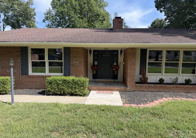 Photo 2 of Single family home for sale at 1727 Sycamore Dr, Benton, KY 42025 | MLS# 26026479 | Listing updated on 2026-10-11