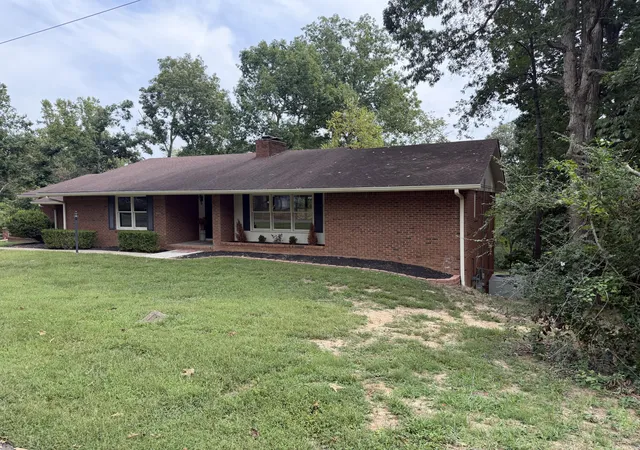 Photo 3 of Single family home for sale at 1727 Sycamore Dr, Benton, KY 42025 | MLS# 26026479 | Listing updated on 2026-10-11