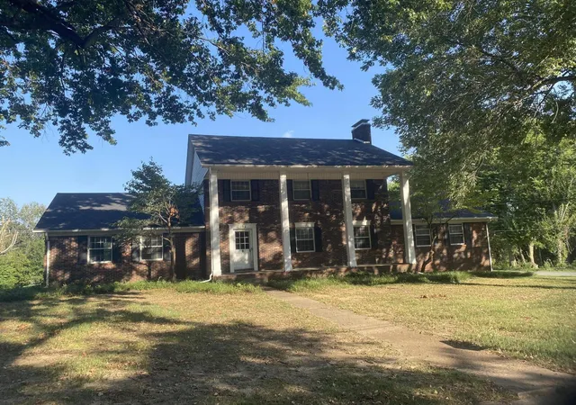 Photo 1 of Single family home for sale at 202 Golf Cart Dr, Mayfield, KY 42066 | MLS# 26025956 | Listing updated on 2026-09-19