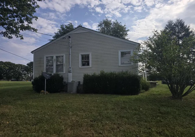Photo 2 of Single family home for sale at 1592 Flt Lick Rd, London, KY 40744 | MLS# 26025973 | Listing updated on 2026-09-20
