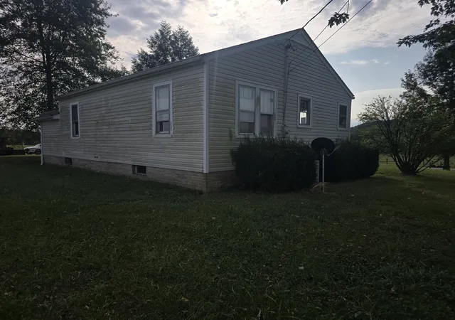 Photo 3 of Single family home for sale at 1592 Flt Lick Rd, London, KY 40744 | MLS# 26025973 | Listing updated on 2026-09-20