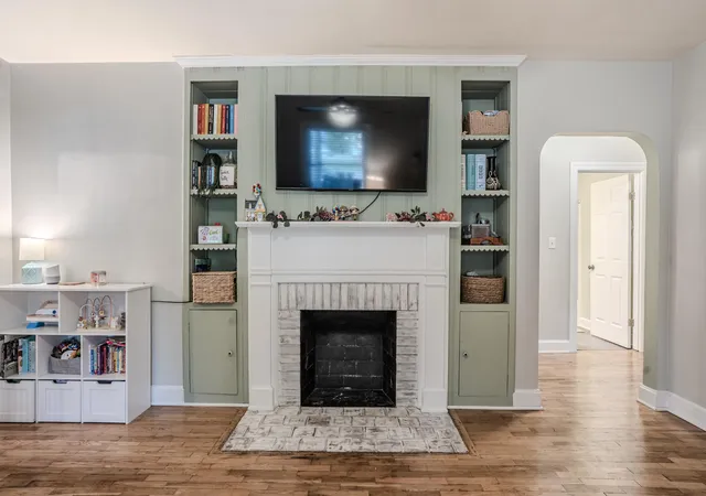 Photo 3 of Sale Pending at 220 Beechwood Ave, Frankfort, KY 40601 | MLS# 26026001 | Listing updated on 2026-10-13