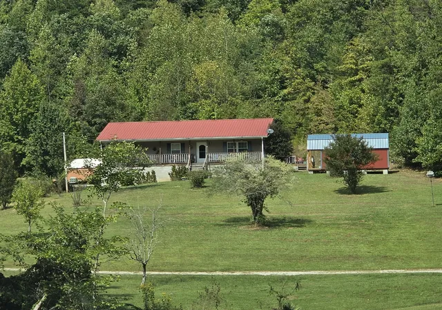 Photo 3 of Single family home for sale at 231 Cox Rd, Williamsburg, KY 40769 | MLS# 26026140 | Listing updated on 2026-10-13