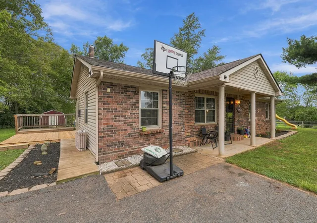 Photo 3 of Single family home for sale at 4245 Carpenter Pike, Carlisle, KY 40311 | MLS# 26026477 | Listing updated on 2026-10-23
