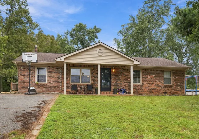 Photo 4 of Single family home for sale at 4245 Carpenter Pike, Carlisle, KY 40311 | MLS# 26026477 | Listing updated on 2026-10-23