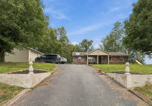 Photo 1 of Single family home for sale at 4245 Carpenter Pike, Carlisle, KY 40311 | MLS# 26026477 | Listing updated on 2026-10-23