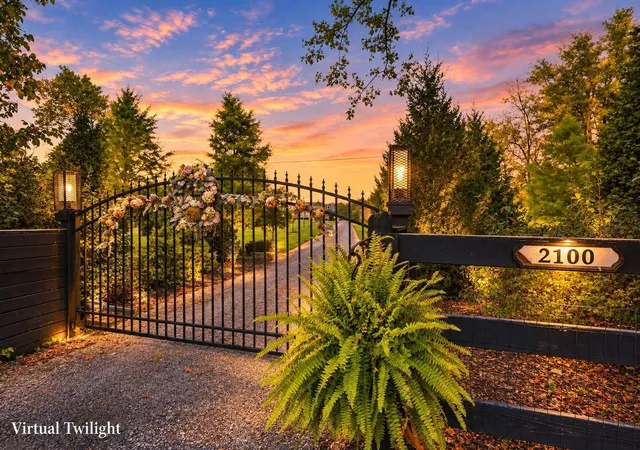 Photo 2 of Single family home for sale at 2100 Irvine Rd #40391, Winchester, KY 40391 | MLS# 26026878 | Listing updated on 2026-10-18