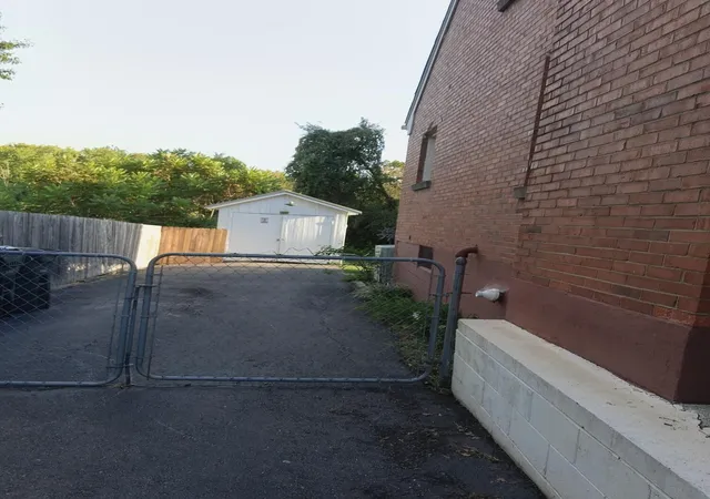 Photo 3 of Single family home for sale at 1606 Glover Ave, Lexington, KY 40504 | MLS# 26026022 | Listing updated on 2026-10-19