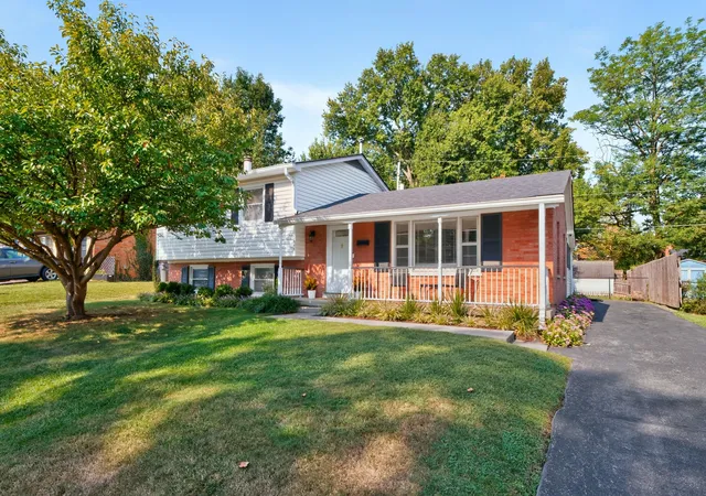 Photo 2 of Sale Pending at 2213 Oleander Ct, Lexington, KY 40504 | MLS# 26026273 | Listing updated on 2026-10-13