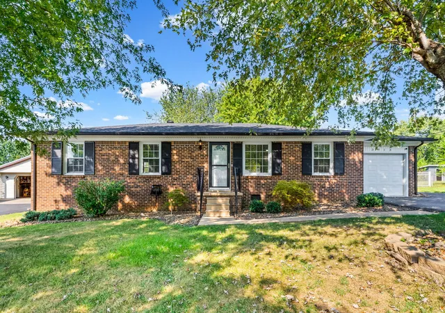 Photo 2 of Single family home for sale at 3913 Tanglewood Dr, Hopkinsville, KY 42240 | MLS# 26026049 | Listing updated on 2026-10-19