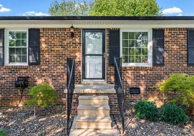 Photo 3 of Single family home for sale at 3913 Tanglewood Dr, Hopkinsville, KY 42240 | MLS# 26026049 | Listing updated on 2026-10-19
