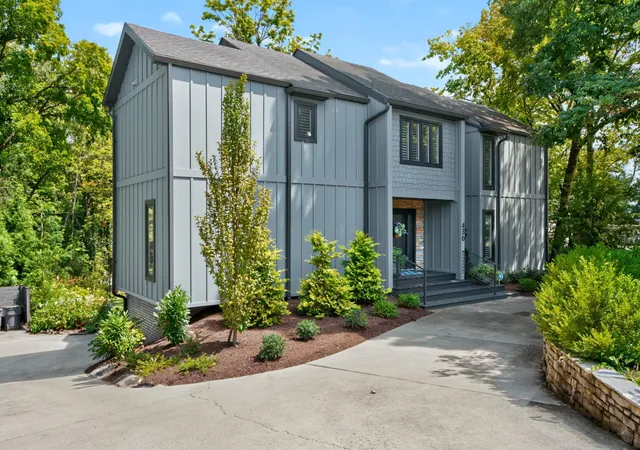 Photo 1 of Single family home for sale at 436 Lakeshore Dr, Lexington, KY 40502 | MLS# 26026327 | Listing updated on 2026-10-13