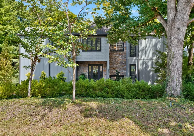 Photo 2 of Single family home for sale at 436 Lakeshore Dr, Lexington, KY 40502 | MLS# 26026327 | Listing updated on 2026-10-13