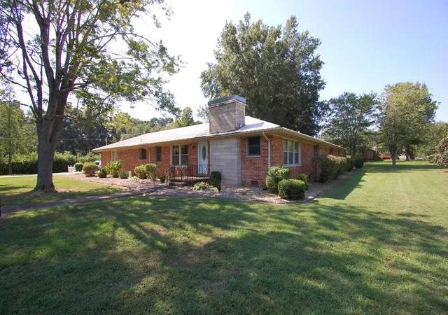 Photo 1 of Single family home for sale at 150 Maple Ct, Paducah, KY 42003 | MLS# 26027026 | Listing updated on 2026-09-30