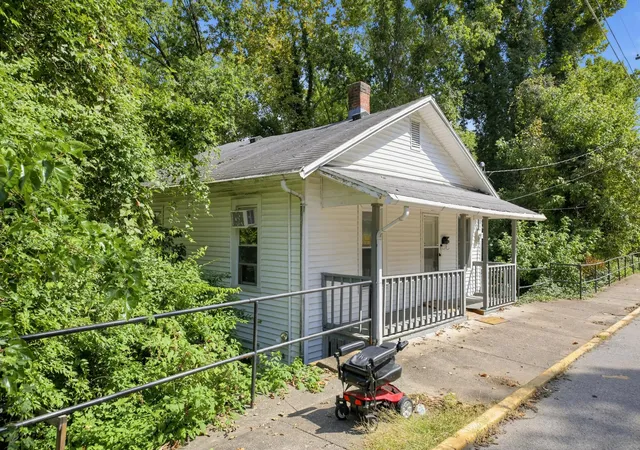 Photo 1 of Single family home for sale at 235 E 4th Street, Maysville, KY 41056 | MLS# 26026089 | Listing updated on 2026-10-21