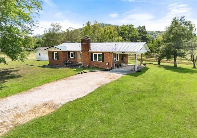Photo 1 of Single family home for sale at 295 Becks Crk Rd, Williamsburg, KY 40769 | MLS# 26026084 | Listing updated on 2026-10-13